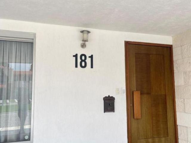CASA EN VENTA EN ALTAVISTA ENTRADA A LOMAS DE ANGELÓPOLIS