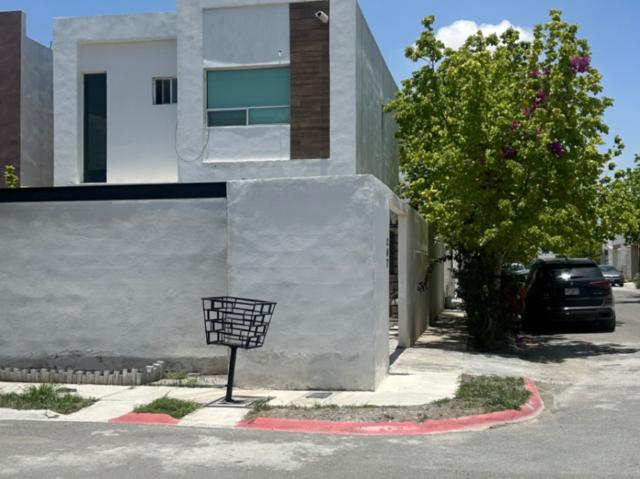 Casa en Venta en Fracc. Bonterra, ubicada en esquina