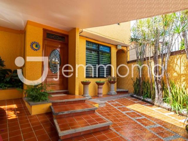 CASA EN VENTA EN FRACC CERRADO EN JARDINES DE LAS ANIMAS