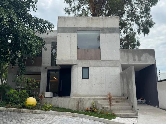 Casa en venta en fracc. con vigilancia. Acapantzingo, Cuernavaca