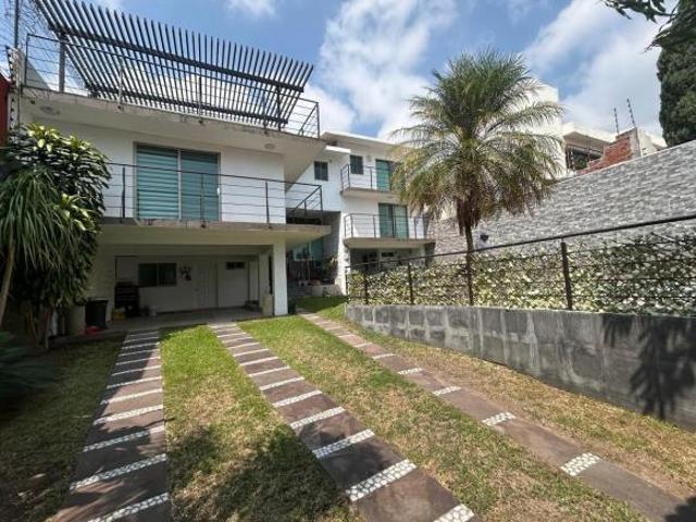 Casa en venta en fracc. con vigilancia. Hacienda Tetela, Cuernavaca