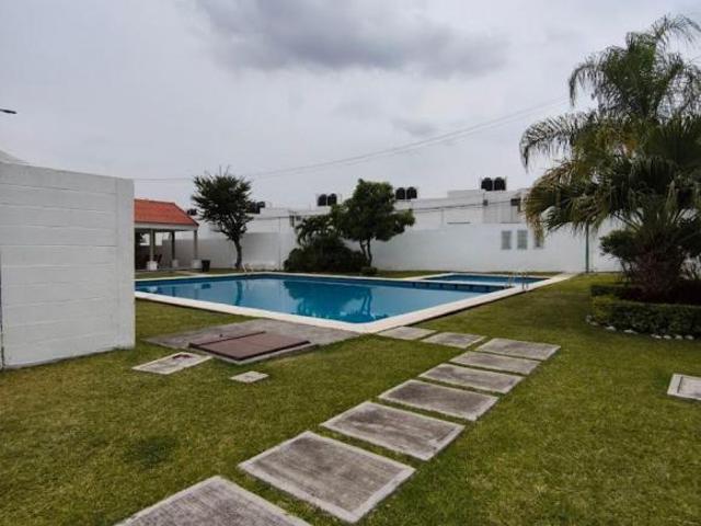 Casa en Venta en Fracc. con Seguridad | Jiutepec Centro| Alberca