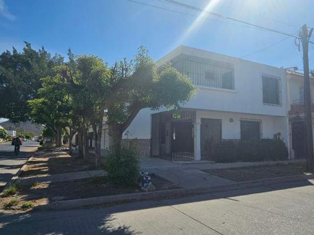 CASA EN VENTA EN FRACC DEL PARQUE