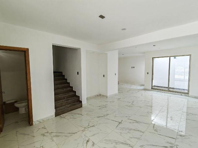 CASA EN VENTA EN FRACC. EL DIAMANTE