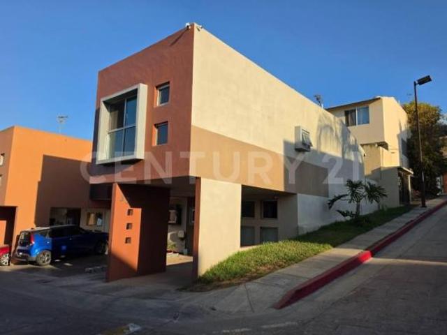 CASA EN VENTA EN FRACC. EL LAGO 19600