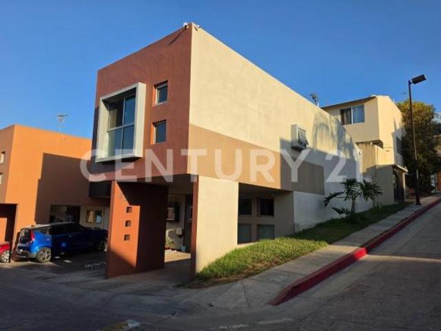 CASA EN VENTA EN FRACC. EL LAGO 19600