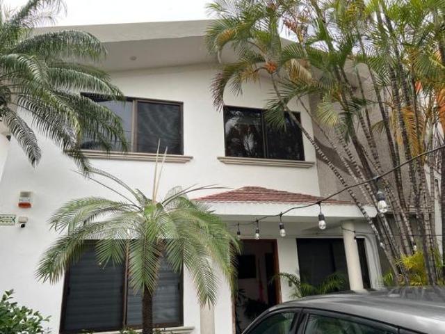 CASA EN VENTA EN FRACC. FLORESTA