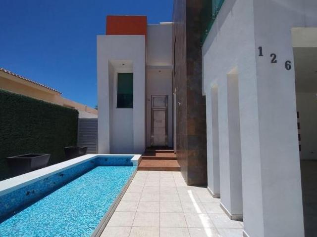 Casa en venta en Fracc. Jardines de Versalles