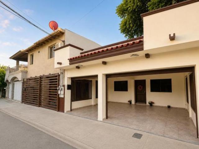 Casa en Venta en Fracc. La Rivera, Mexicali | 5 Recámaras, 2 en Planta Baja