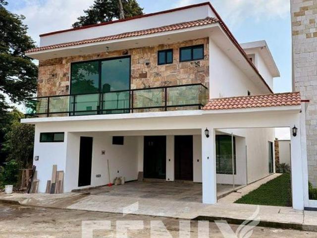 Casa en venta en Fracc en Coatepec – 5 recámaras y roof garden icónico