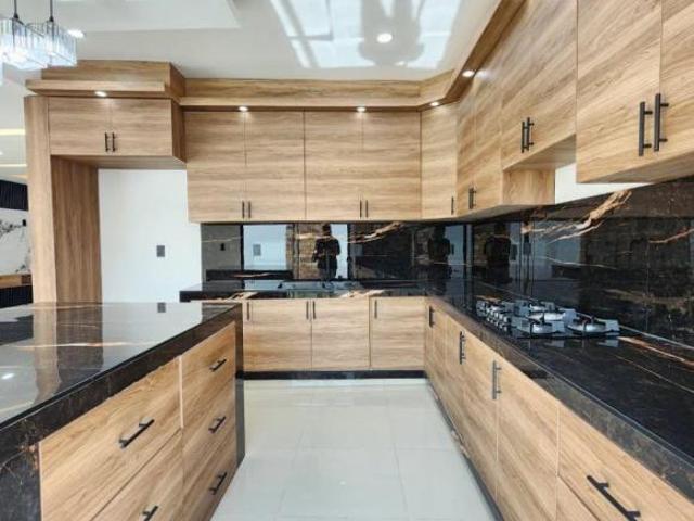Casa en venta en Fracc. La Trinidad, Coatepec, Ver. 5 Recamaras + Roof Garden