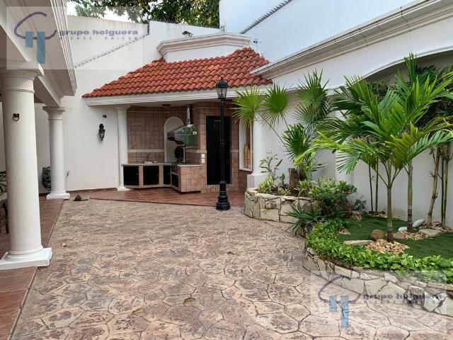 CASA EN VENTA EN FRACC. LOMAS DE CHAIREL,FRENTE A BOLITAM EN TAMPICO, TAMPS