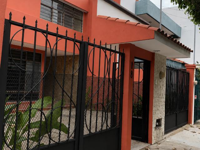 CASA EN VENTA EN FRACC LOS LAURELES TUXTLA GUTIERREZ