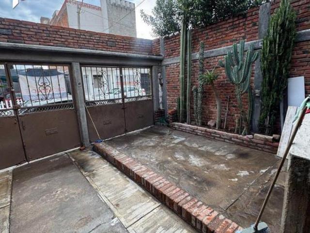 Casa en Venta en Fracc. Los Laureles II al Oriente de la Ciudad de Aguascalientes P