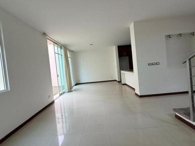 CASA EN VENTA EN FRACC. LOS PINOS A UN COSTADO DE BUGAMBILIAS
