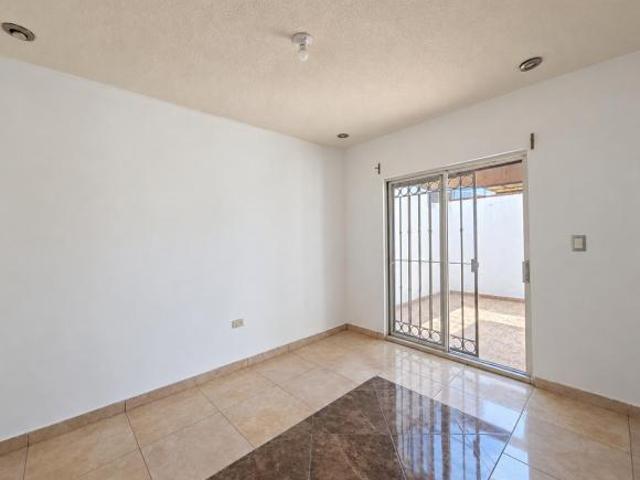 CASA EN VENTA EN FRACC. PORTAL DE AGAVES, AL PONIENTE DE LA CD. EN SALTILLO, COAH