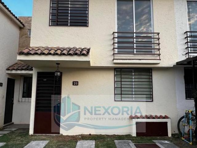 Casa en venta en fracc. privado con alberca, Coronango, Puebla