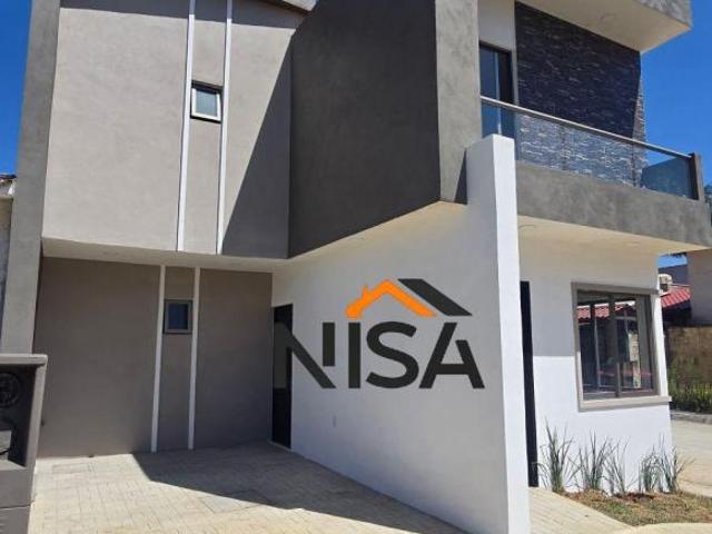 CASA EN VENTA EN FRACC. PRIVADO AMOLIOS ESPACIOS CON ILUMINACIÓN Y VENTILACION