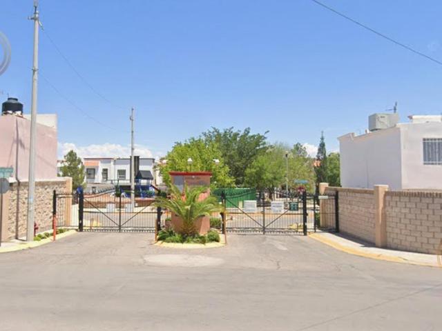 Casa en Venta en Fracc. Rinc?n de Los Olivos a 13 min. de Plaza Sendero Chihuahua, Chihuahua