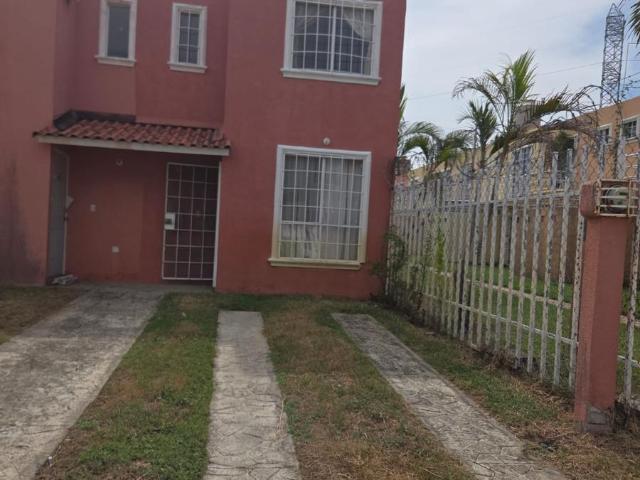 CASA EN VENTA EN FRACC. TULIPANES, COND, 98