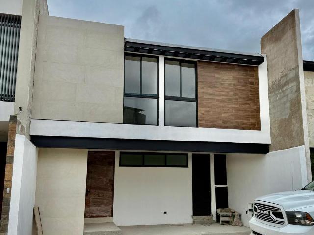 CASA EN VENTA EN FRACC. TARRAGONA