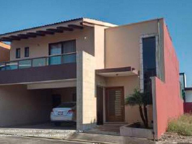 Casa en Venta en Fracc. Virginia a 3 min. de Plaza Crystal C?rdoba, Veracruz