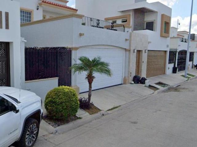 CASA EN VENTA EN FRACC. VIÑEDOS