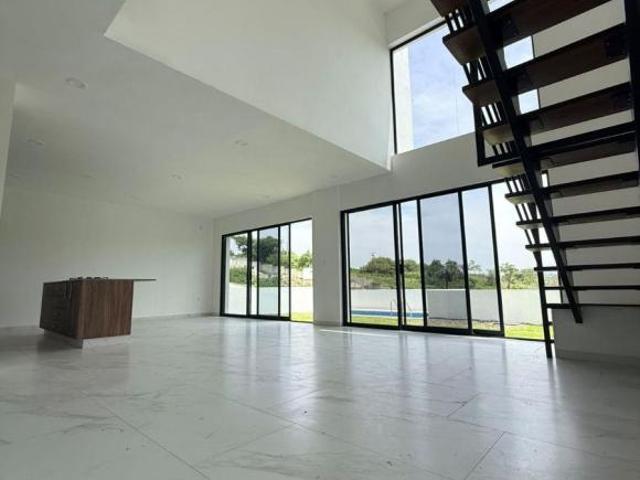 Casa en venta en fraccionamiento Tequesquitengo