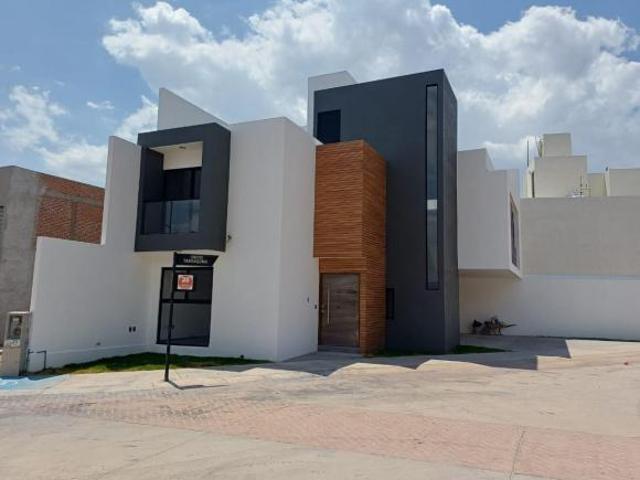 CASA EN VENTA EN FRACCIONAMIENTO TERRAGONA, EN ESQUINA