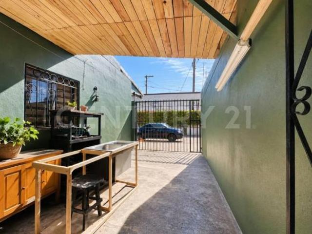 CASA EN VENTA EN FRACCIONAMIENTO VALLE CHAPULTEPEC ESCORPIÓN, ENSENADA, B.C
