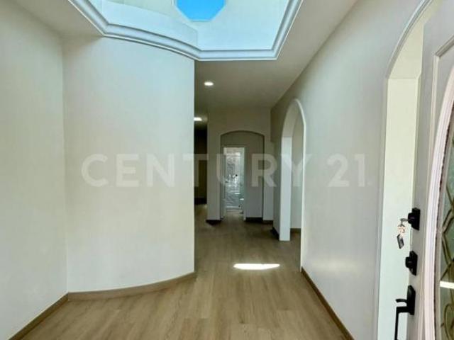 CASA EN VENTA EN FRACCIONAMIENTO VALLE DORADO EN ENSENADA, BAJA CALIFORNIA