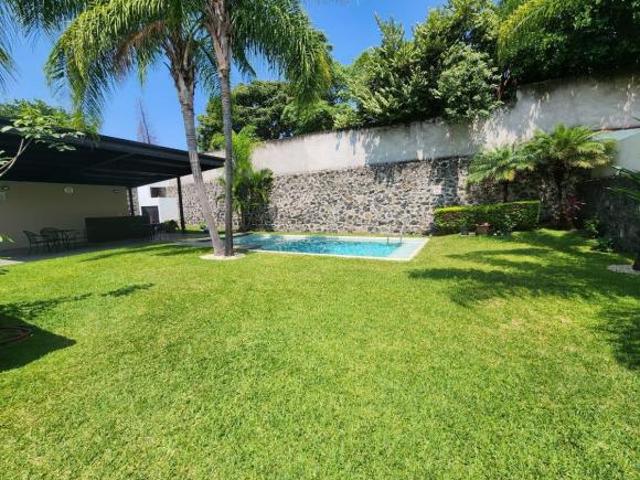 Casa en venta en fraccionamiento vigilancia 24/7 a 2 min del zócalo de Jiutepec