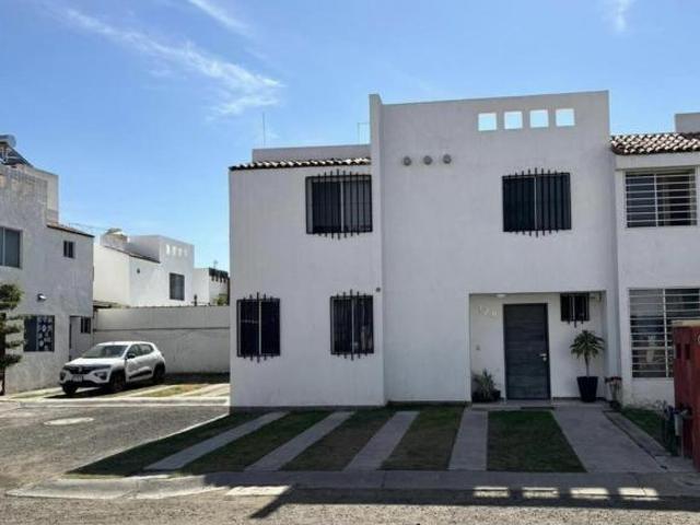 Casa en Venta en Fraccionamiento Altus Bosques Tlajomulco