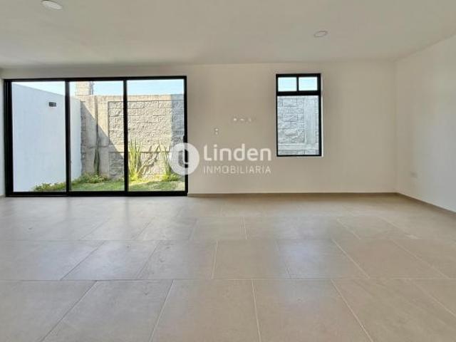 CASA EN VENTA EN FRACCIONAMIENTO ALTANA, ZONA SAN PEDRO CHOLULA