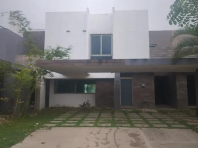 CASA EN VENTA EN FRACCIONAMIENTO ALTOZANO, CENTRO TABASCO