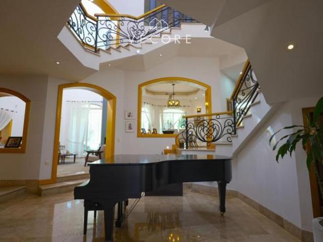 CASA EN VENTA EN FRACCIONAMIENTO BUGAMBILIAS, ZAPOPAN