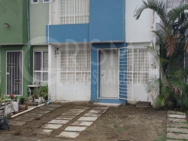 CASA EN VENTA EN FRACCIONAMIENTO CABO ROJO
