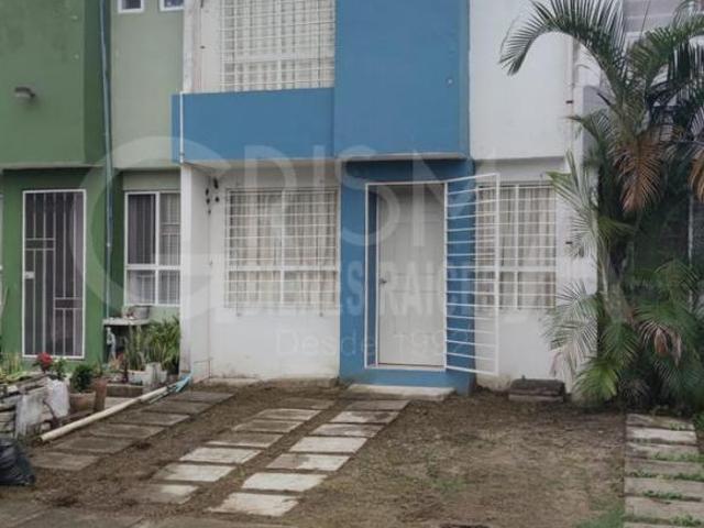 CASA EN VENTA EN FRACCIONAMIENTO CABO ROJO