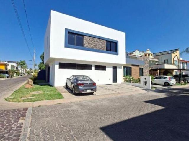 Casa en Venta en Fraccionamiento Casa Fuerte Coto Alcaraz 57