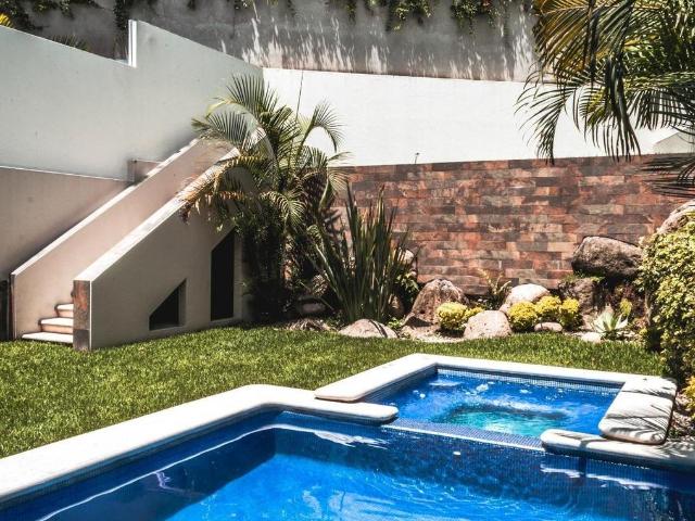 Casa en Venta en Fraccionamiento con Alberca y Vigilancia en Analco, Cuernavaca