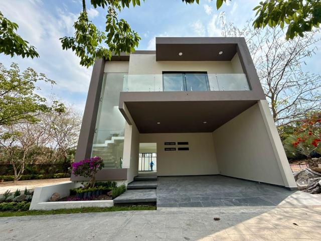 casa en venta en fraccionamiento con vigilancia 24/7 Jiutepec Morelos