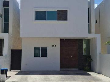 Casa en venta en Fraccionamiento Coronado – ¡Lista para habitar!