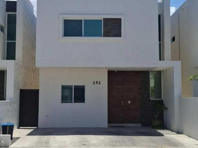 Casa en venta en Fraccionamiento Coronado – ¡Lista para habitar!