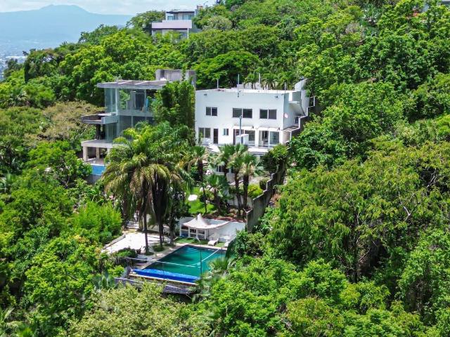 Casa En Venta En Fraccionamiento Club De Golf San Gaspar Jiutepec Morelos