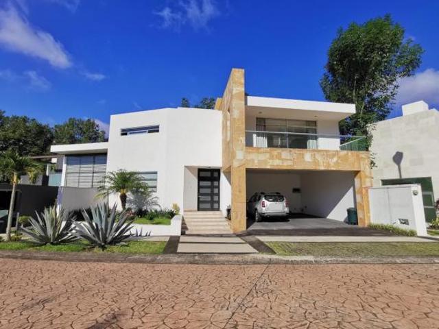 CASA EN VENTA EN FRACCIONAMIENTO CUMBRES, XALAPA, VER