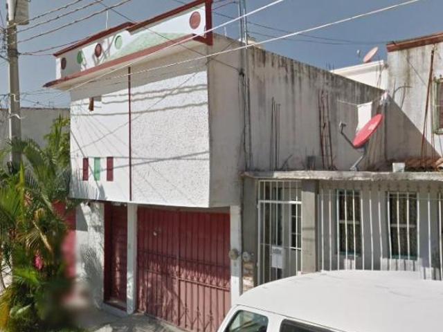 CASA EN VENTA EN FRACCIONAMIENTO EL CAMPANARIO