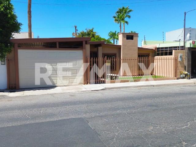 CASA EN VENTA EN FRACCIONAMIENTO EN VISTAHERMOSA