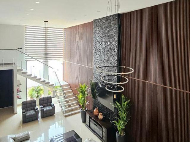 CASA EN VENTA EN FRACCIONAMIENTO FRAMBOYANES