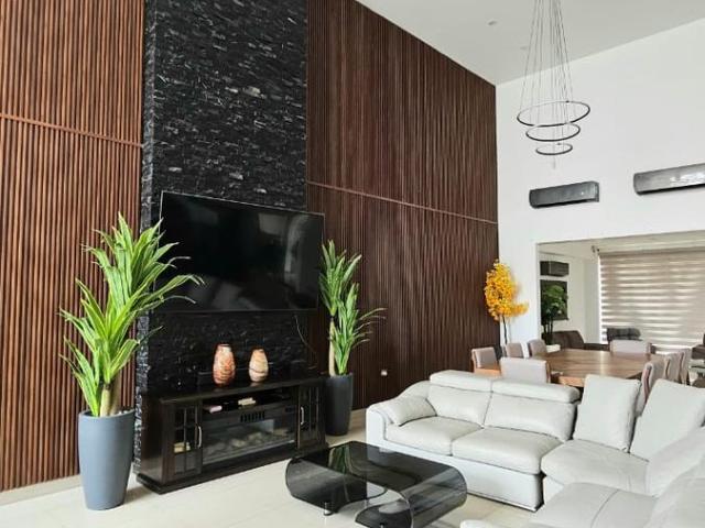 CASA EN VENTA EN FRACCIONAMIENTO FRAMBOYANES