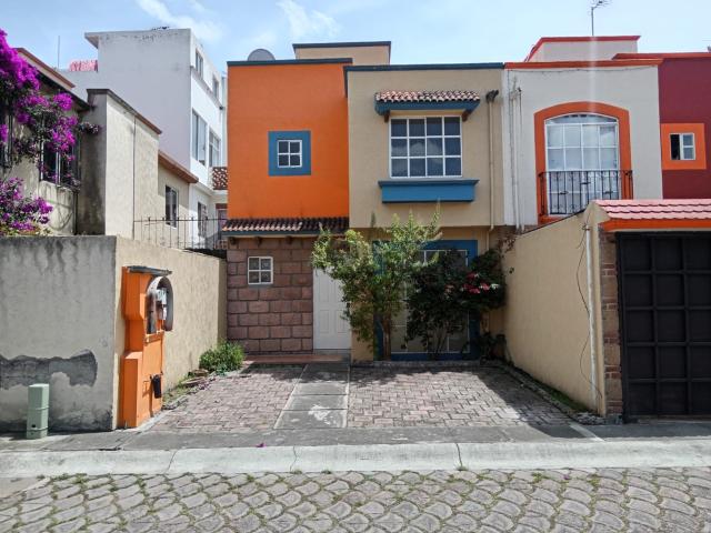 Casa en Venta en Fraccionamiento Hacienda del Valle 1, Toluca, Estado de México